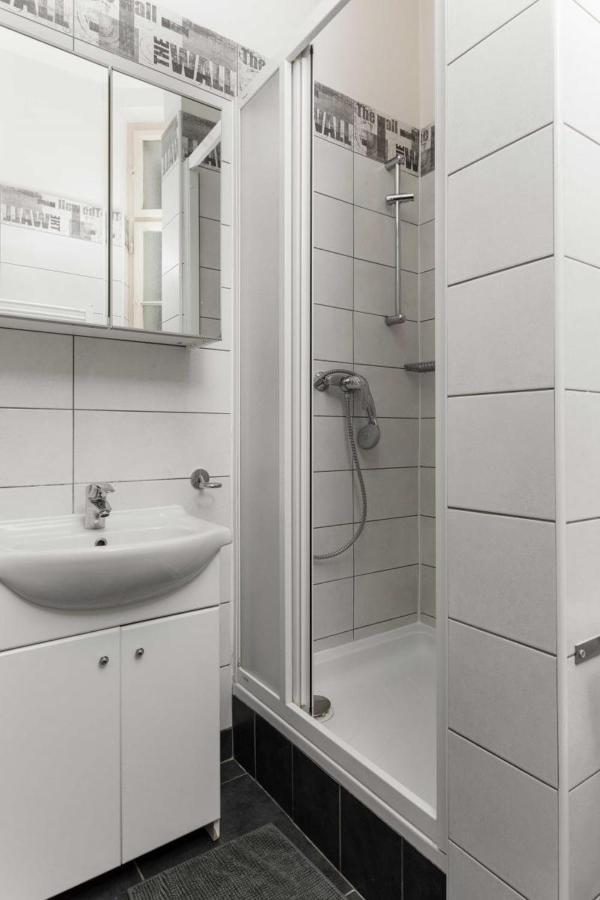 Letna Apartments Praha Bagian luar foto