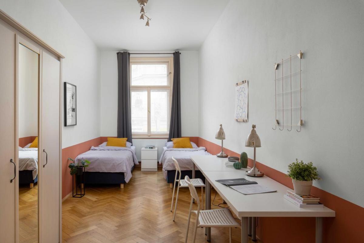 Letna Apartments Praha Bagian luar foto