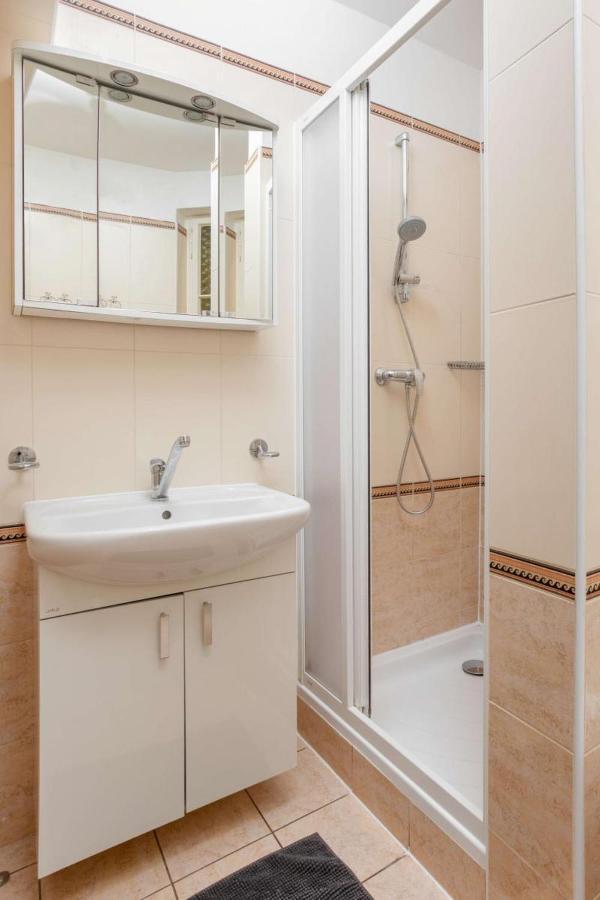 Letna Apartments Praha Bagian luar foto