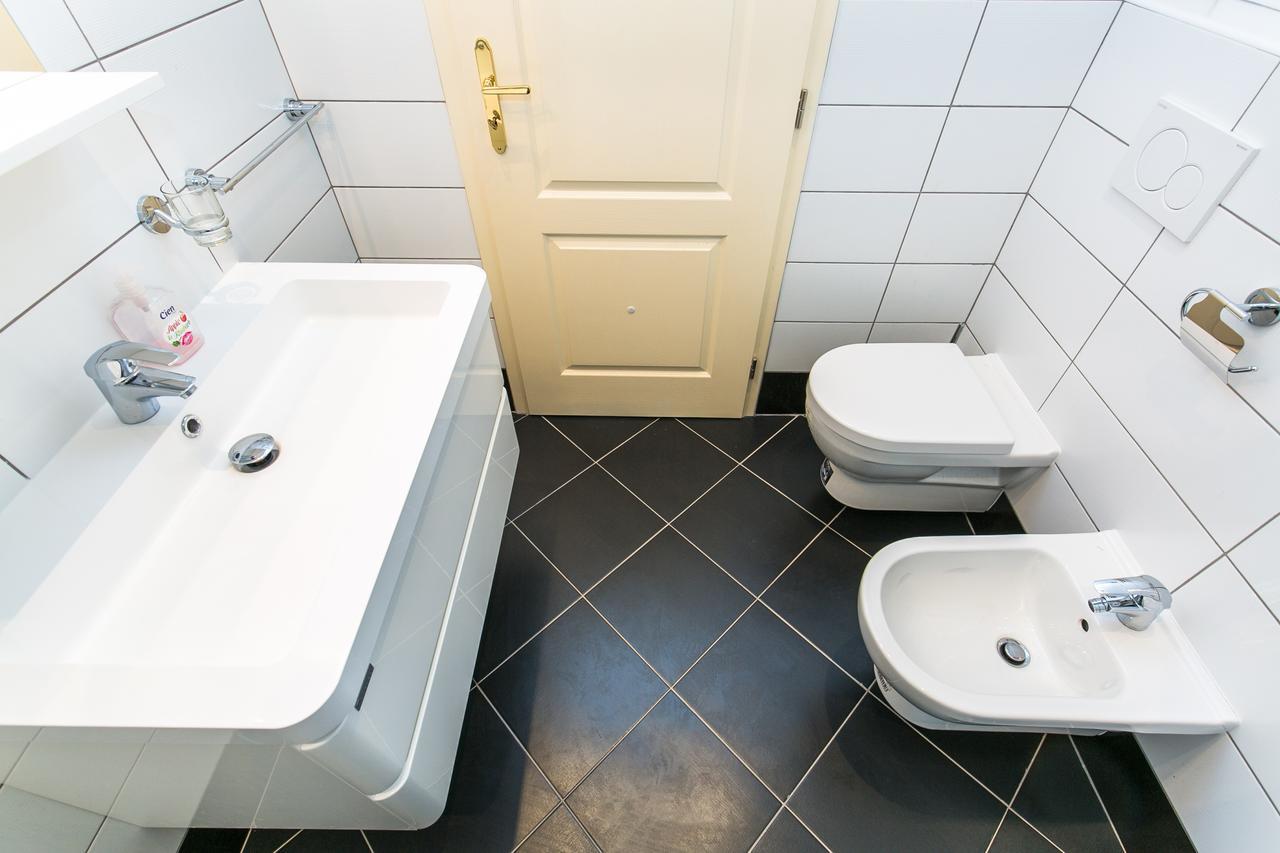 Letna Apartments Praha Bagian luar foto